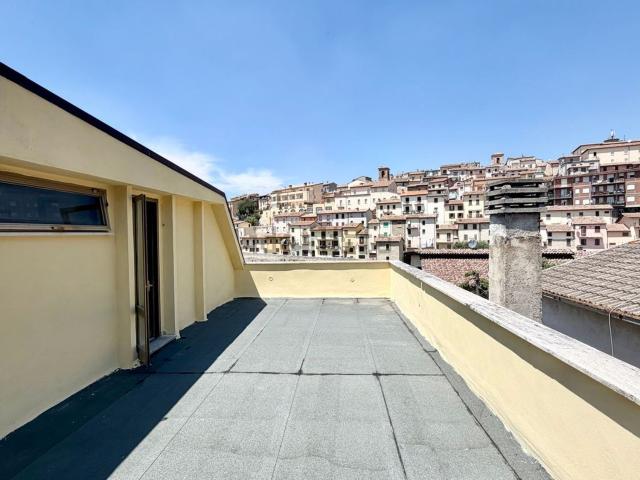 Appartamento in vendita di 250 m² in Via Giacomo Matteotti