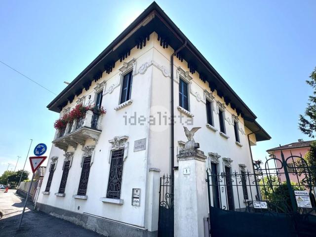 Appartamento in vendita di 250 m² in Via Giacomo Matteotti, 1