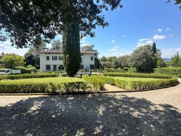 Appartamento in vendita di 250 m² in Via del Guarlone