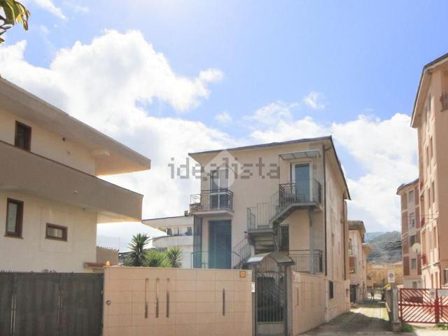 Appartamento in vendita di 250 m² in Via della Rinascita, 12