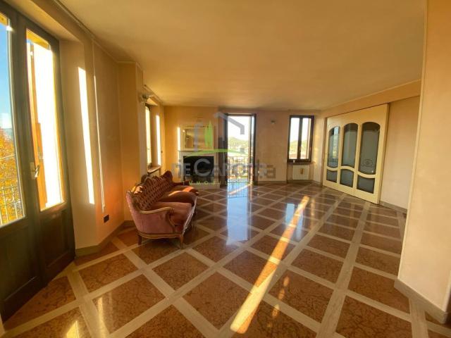 Appartamento in vendita di 250 m² in Via Fratelli Volponi