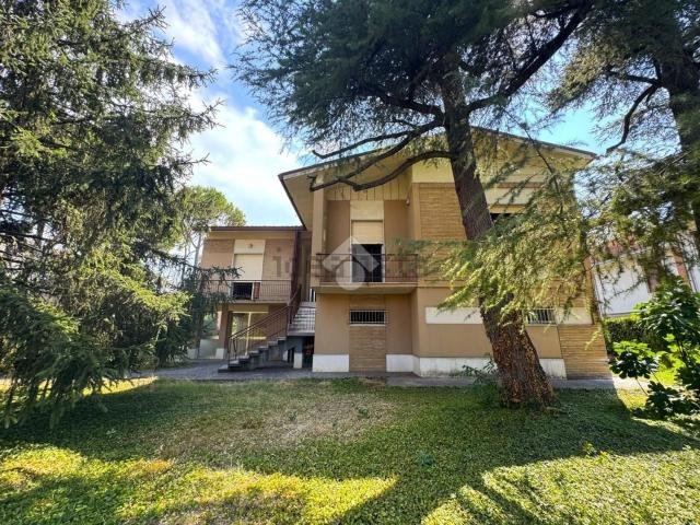 Appartamento in vendita di 250 m² in Via Ivo Righini, 2