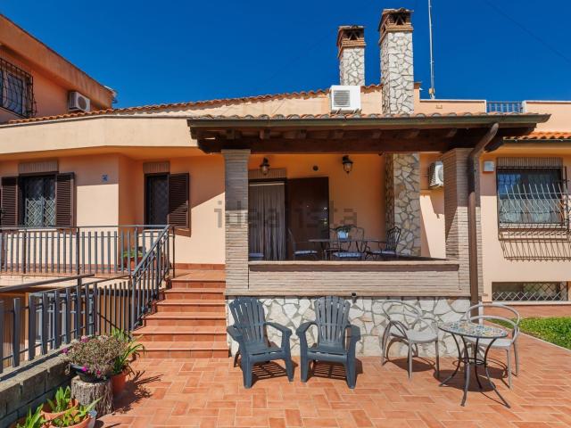 Appartamento in vendita di 250 m² in Via L. Ansuini Guardati