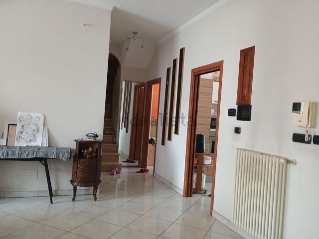 Appartamento in vendita di 250 m² in Via Monfalcone, 84