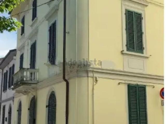 Appartamento in vendita di 250 m² in Via Montebello