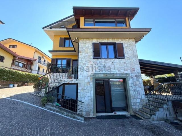 Appartamento in vendita di 250 m² in Via Macchie