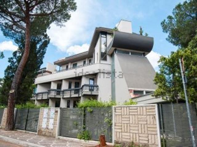 Appartamento in vendita di 250 m² in Via Massimo Meliconi