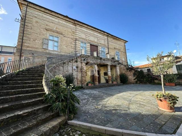 Appartamento in vendita di 250 m² in Via Sant&apos Anna, 4