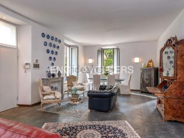 Appartamento in vendita di 250 m² in Via Santo Garovaglio