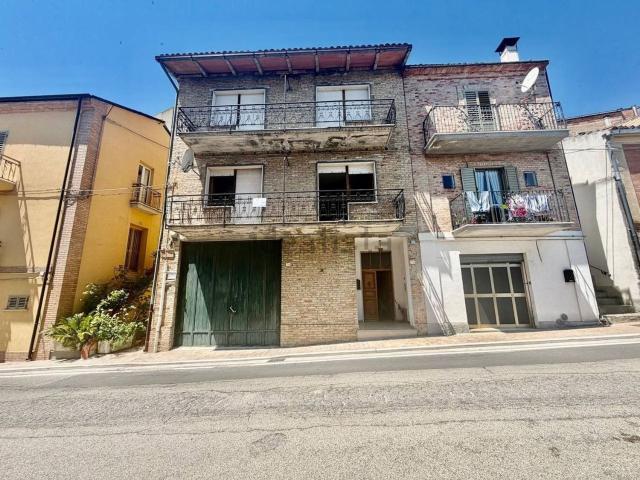 Appartamento in vendita di 250 m² in Via Perdicasso Barrile