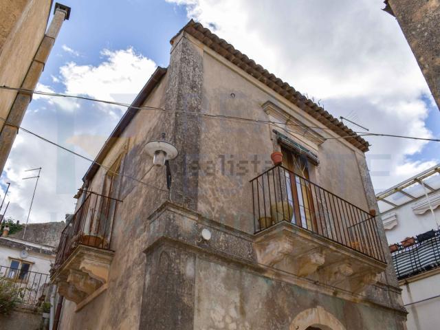 Appartamento in vendita di 250 m² in Via Roma, 1