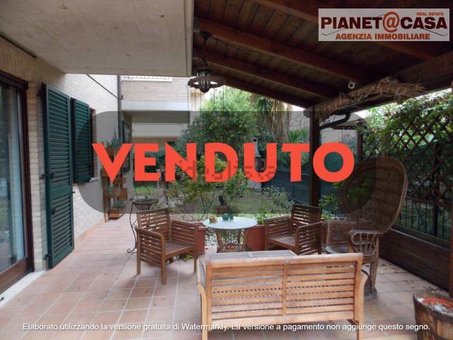 Appartamento in vendita di 250 m² in Via Valdaso