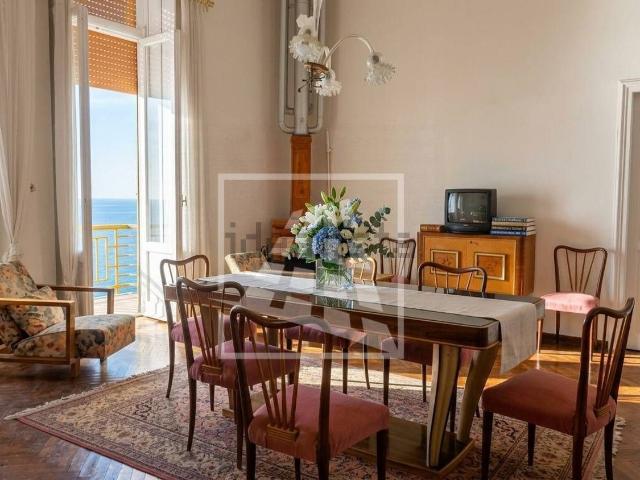 Appartamento in vendita di 250 m² in Via Vallesanta