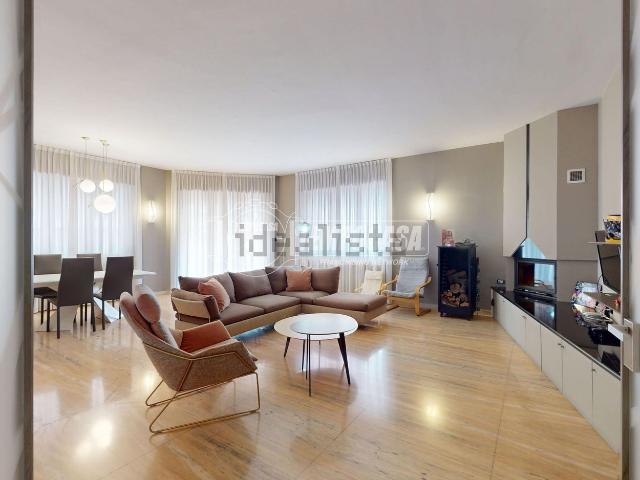 Appartamento in vendita di 250 m² in Via Varese, 5
