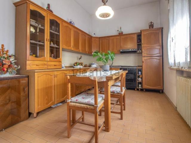 Appartamento in vendita di 250 m² in Via Zattoni, 46