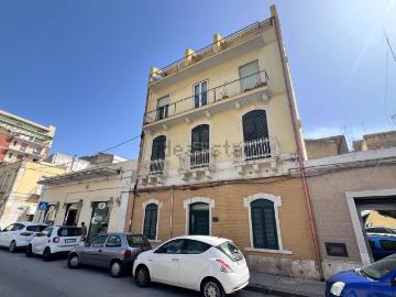 Appartamento in vendita di 250 m² in Viale Luigi Cadorna, 76