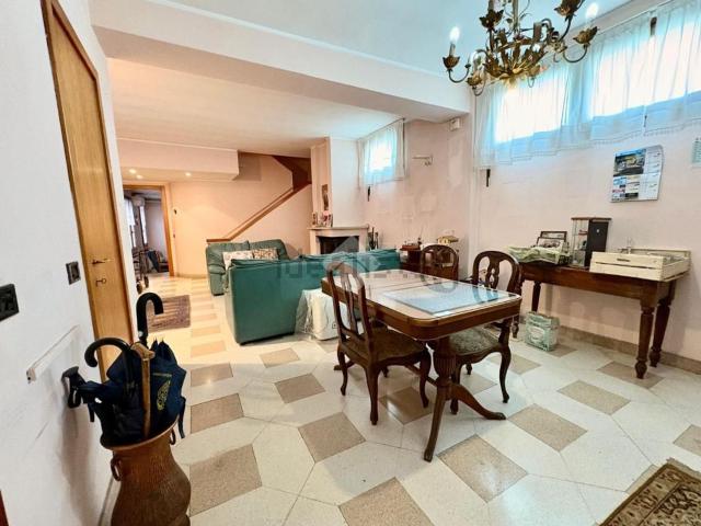 Appartamento in vendita di 250 m² in Viale Papa Giovanni XXIII, 40