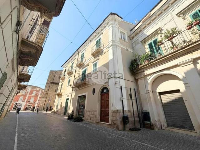 Appartamento in vendita di 250 m² in Corso Santarelli, 62