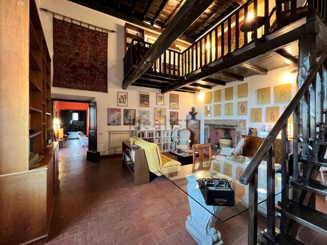 Appartamento in vendita di 250 m² in Piazza Papa Giovanni XXIII, 27
