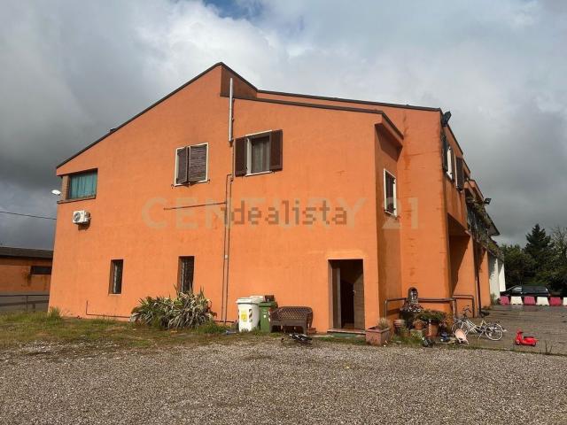 Appartamento in vendita di 250 m² in Strada Ostigliese, 190