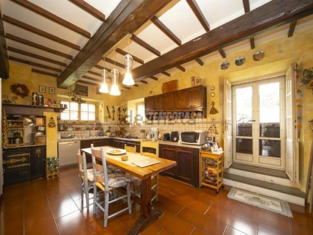 Appartamento in vendita di 250 m² in Strada Lacugnano Giardino