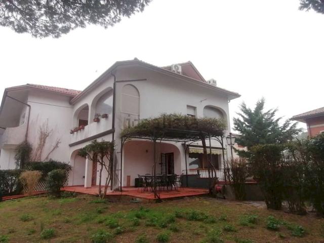 Appartamento in vendita di 251 m² in Via del Correggio