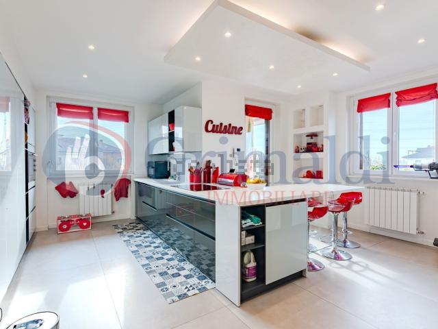 Appartamento in vendita di 252 m² in Via Monte Grappa, 17