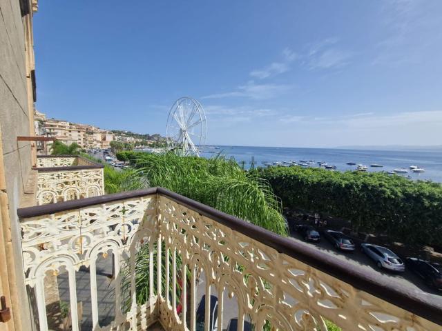 Appartamento in vendita di 252 m² in Via Marina Garibaldi