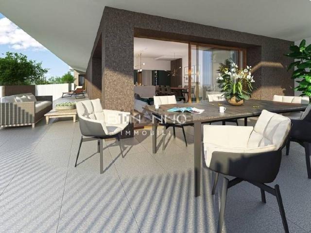Appartamento in vendita di 252 m² in Viale Brigata Treviso, 11