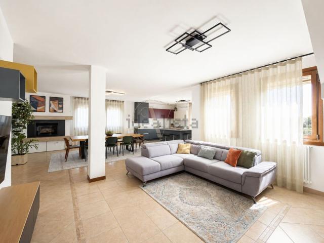 Appartamento in vendita di 253 m² in Via Don Bosco, 149