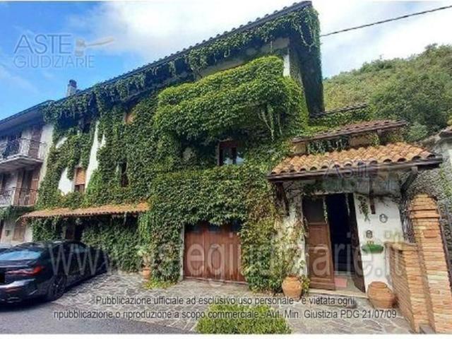 Appartamento in vendita di 253 m² in Frazione Palombare, 2