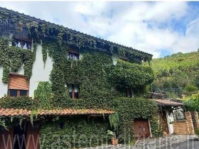 Appartamento in vendita di 253 m² in Frazione Palombare