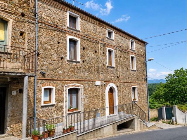 Appartamento in vendita di 254 m² in Via Piano Tomaini