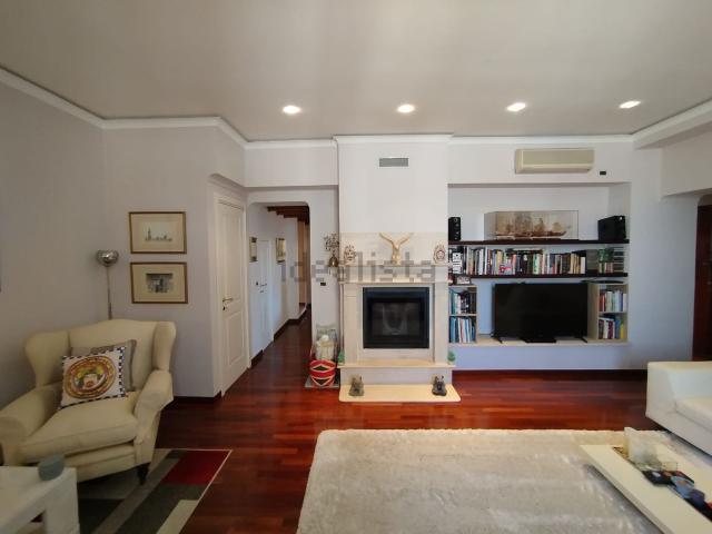 Appartamento in vendita di 255 m² in Via Castello Maniace