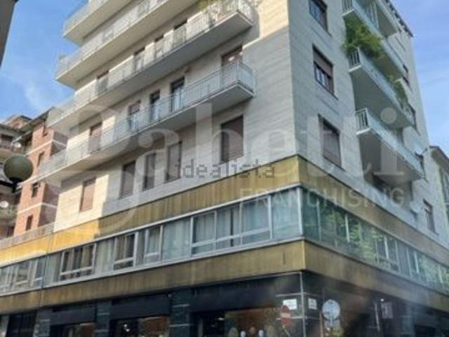 Appartamento in vendita di 255 m² in Via Pietro Volpi, 2