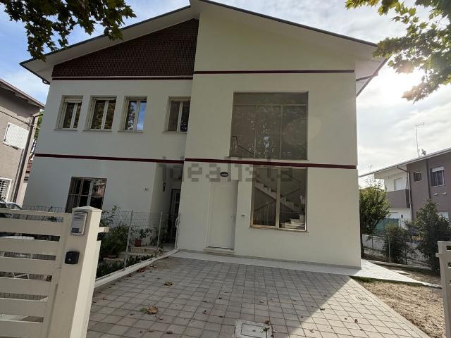 Appartamento in vendita di 255 m² in Viale Volturno, 111
