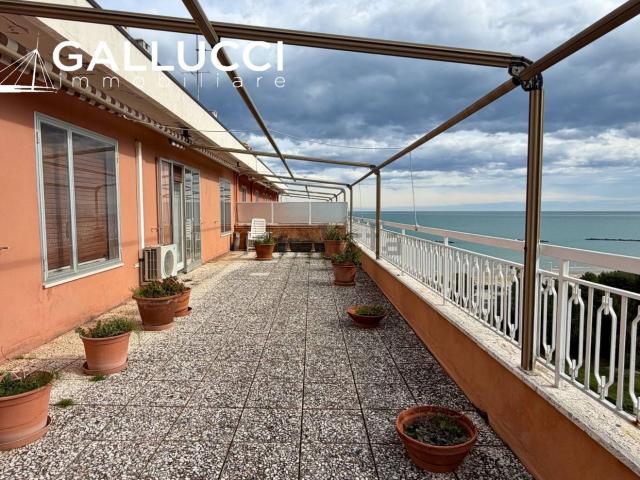 Appartamento in vendita di 256 m² in Via Crati, 6