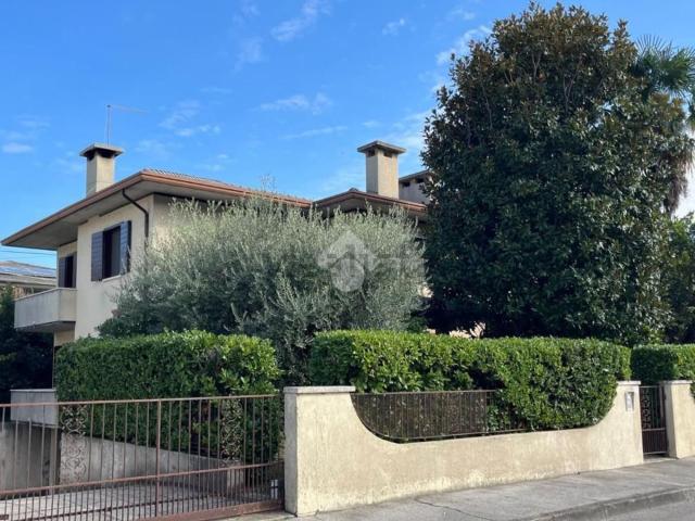 Appartamento in vendita di 256 m² in Via Andrea Palladio, 13