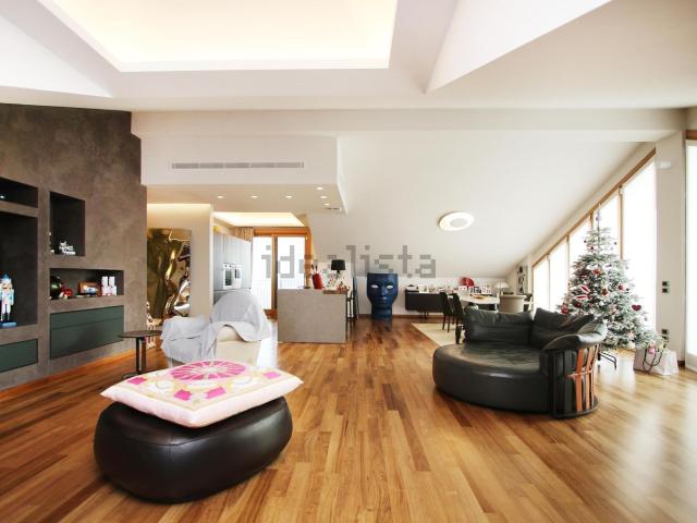 Appartamento in vendita di 256 m² in Via G. Verga, 1