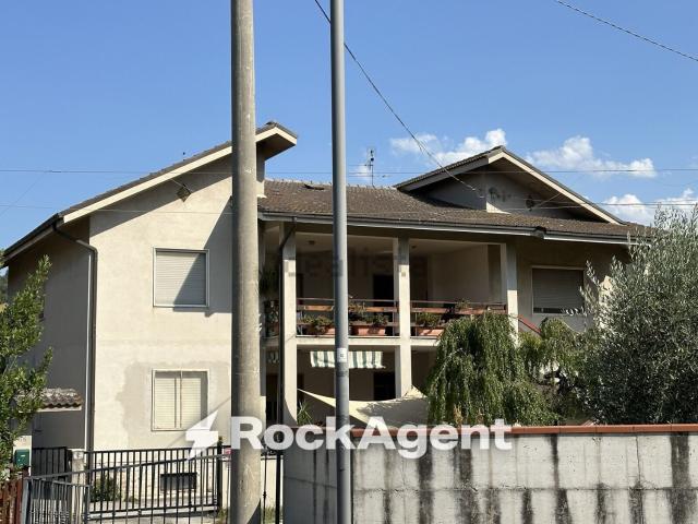 Appartamento in vendita di 257 m² in Via delle Nazioni Unite, 36