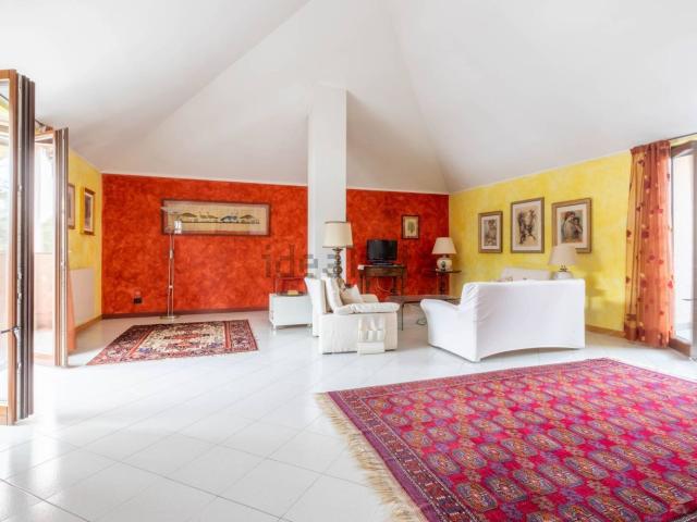 Appartamento in vendita di 257 m² in Via Terraggio Molgora, 9