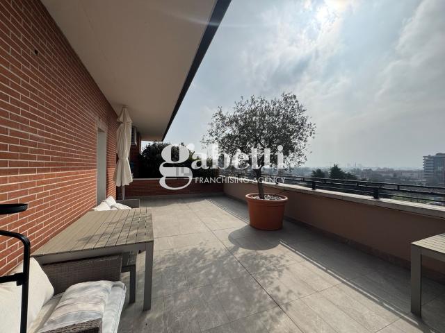 Appartamento in vendita di 258 m² in Via Roncaglio