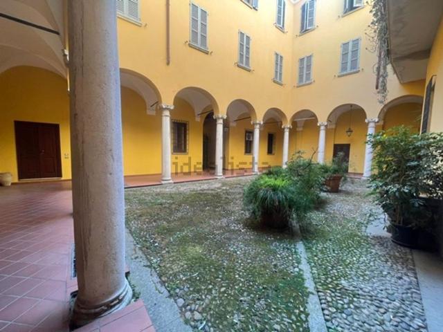 Appartamento in vendita di 258 m² in Via Uberto Pallavicino