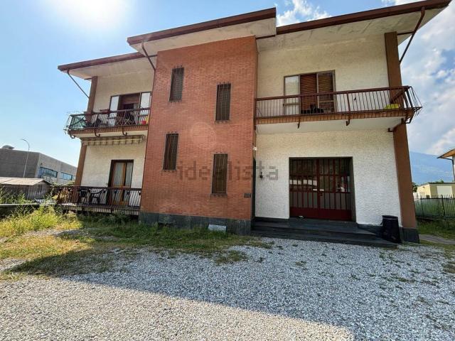 Appartamento in vendita di 259 m² in Via Giacomo Matteotti, 7