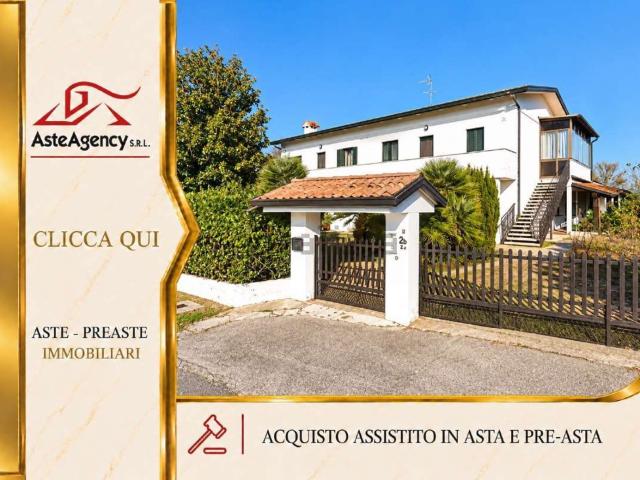 Appartamento in vendita di 259 m² in Via Monte Berico, 2