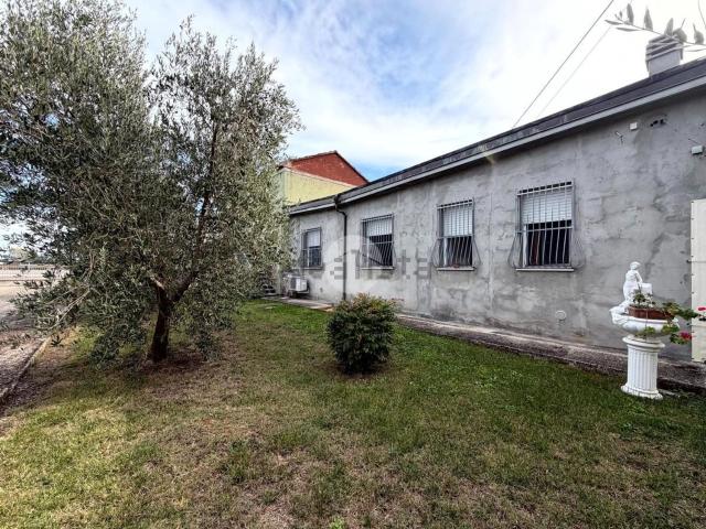 Appartamento in vendita di 259 m² in Via Popilia