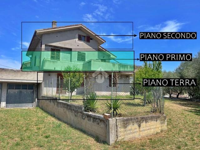 Appartamento in vendita di 259 m² in Strada Santa Barbara, 1