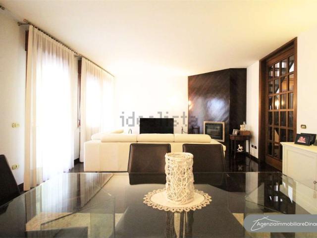 Appartamento in vendita di 260 m² in Via Cesare Battisti