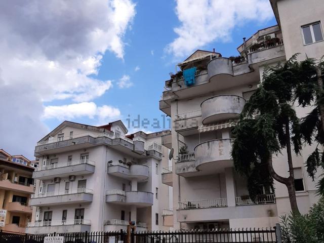 Appartamento in vendita di 260 m² in Via a. de curtis
