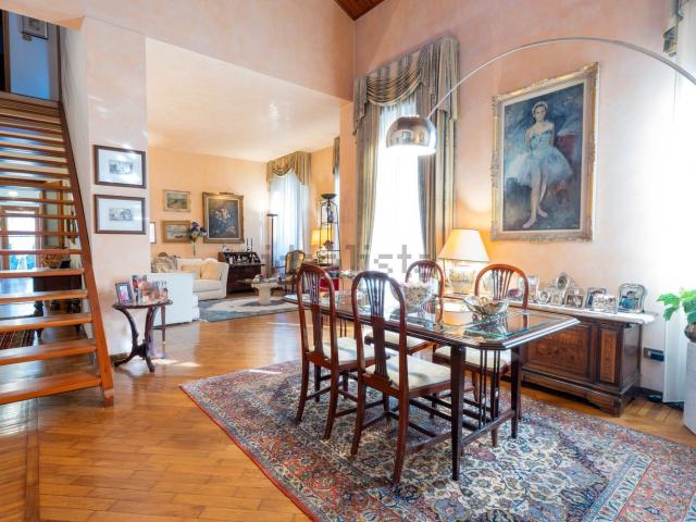 Appartamento in vendita di 260 m² in Via Aladino Govoni